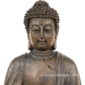 La serena bellezza della statua del Buddha